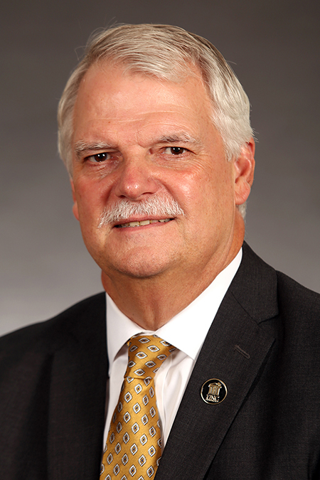 Headshot of Dr. Stewart Thomas